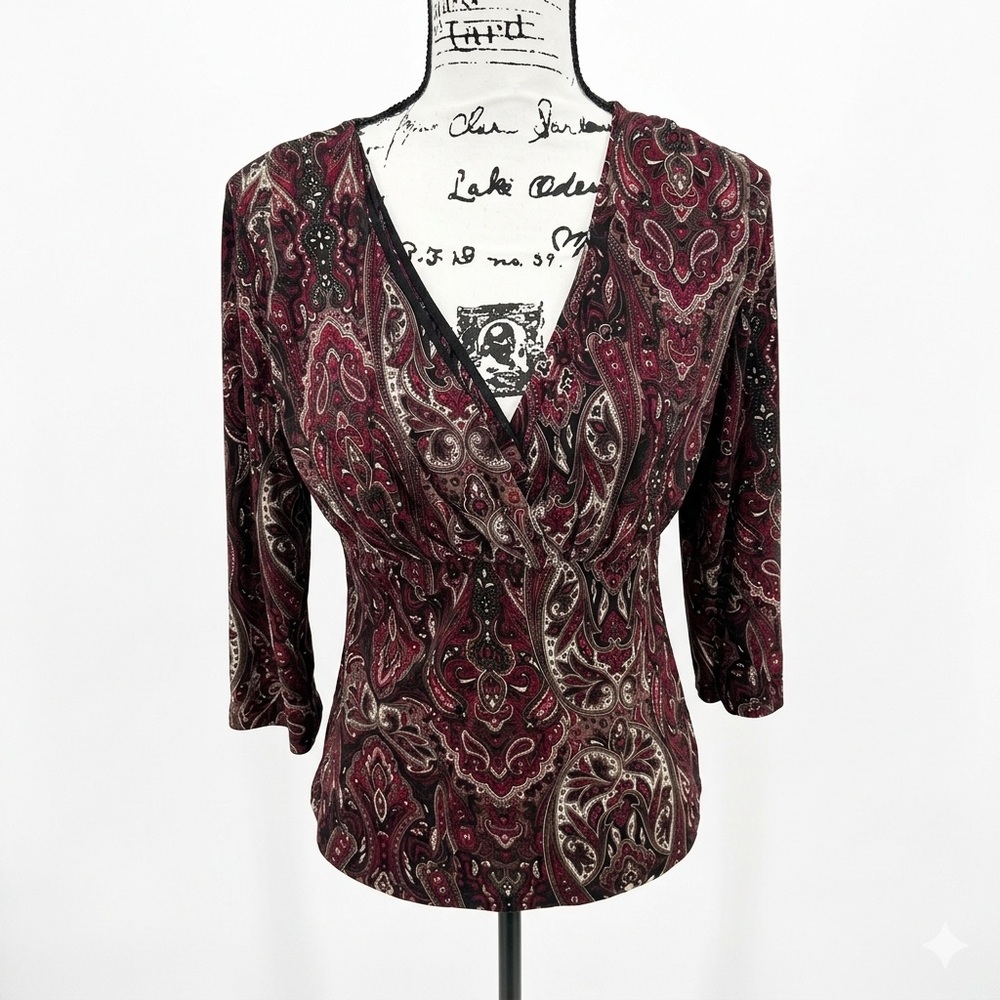 Women's Burgundy Paisley V-Neck BLOUSE . FITS LIKE A MEDIUM.